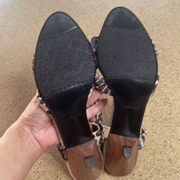 J.Renee "Yolanda" Fabric and Suede Wood Heel Sandals sz 8 - Picture 14 of 16